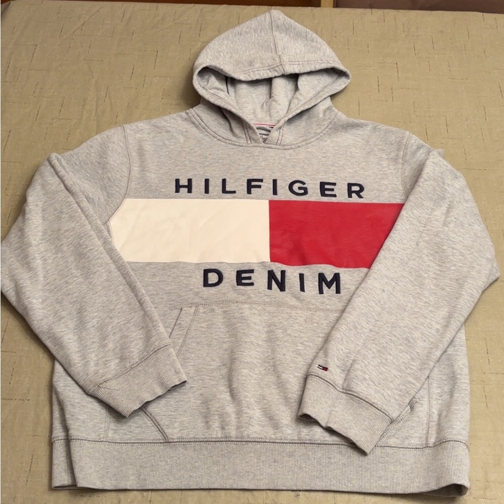 Tommy Hilfiger Gray and Red Hoodie Y2K in great condition. Missing drawstring